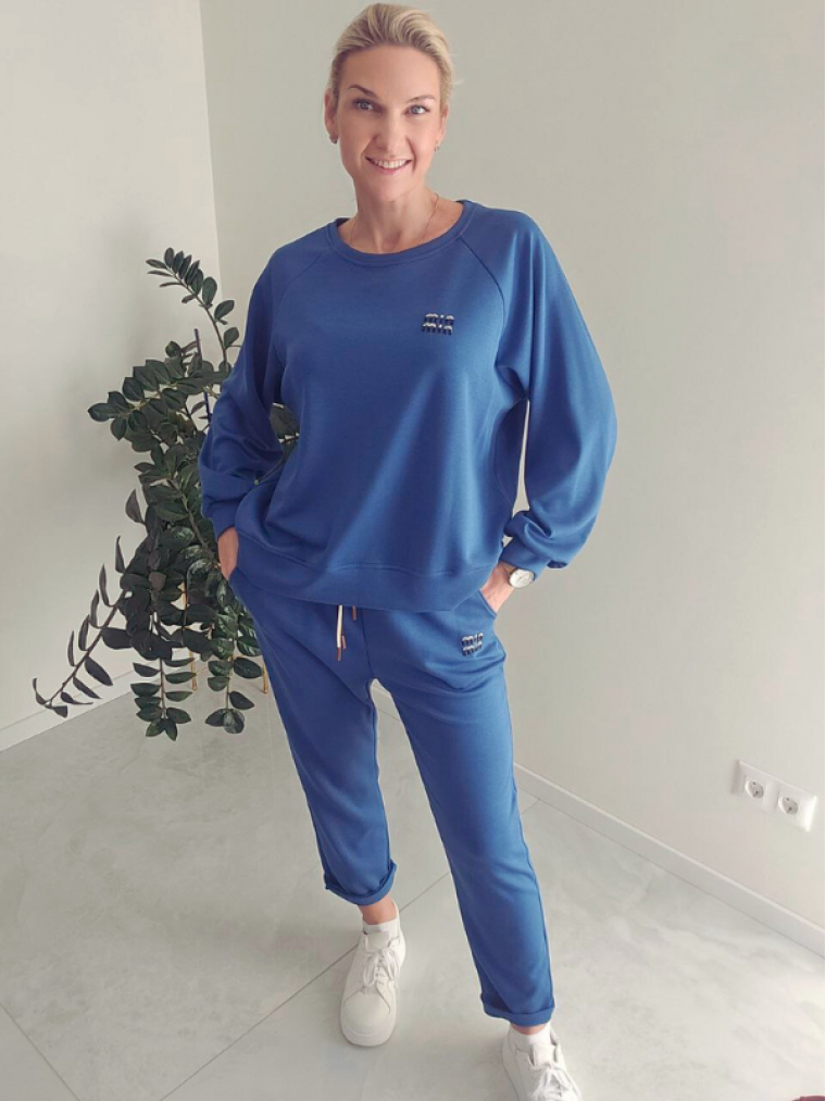 Moteriškas sportinis kostiumėlis su dekoru – mėlynas